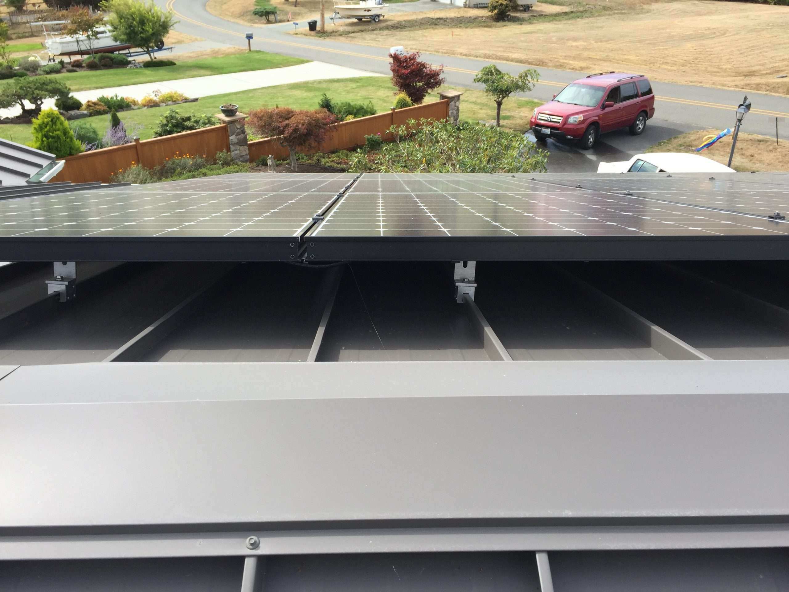 solar-panels-on-metal-roof-clean-impervious-to-weather-seattle-roofsmart