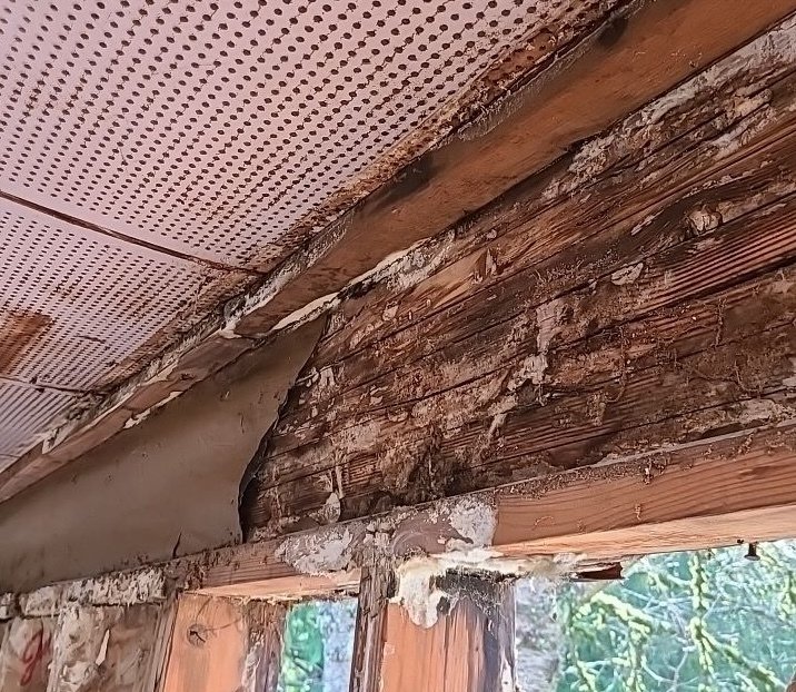 beam crumbling from inside
