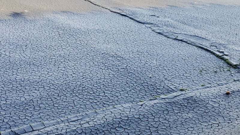 cracked membrane flat roof