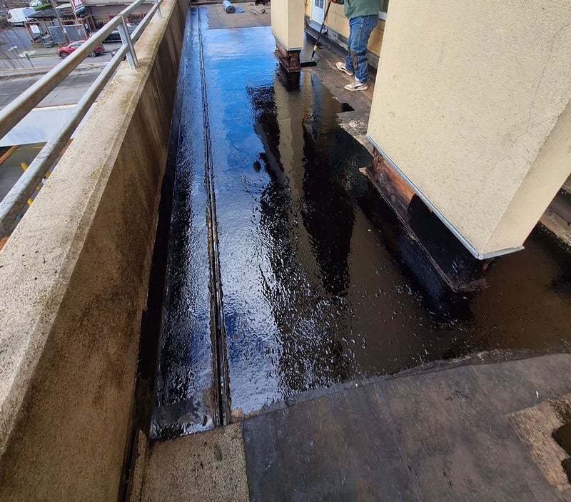 full drain rooftop deck