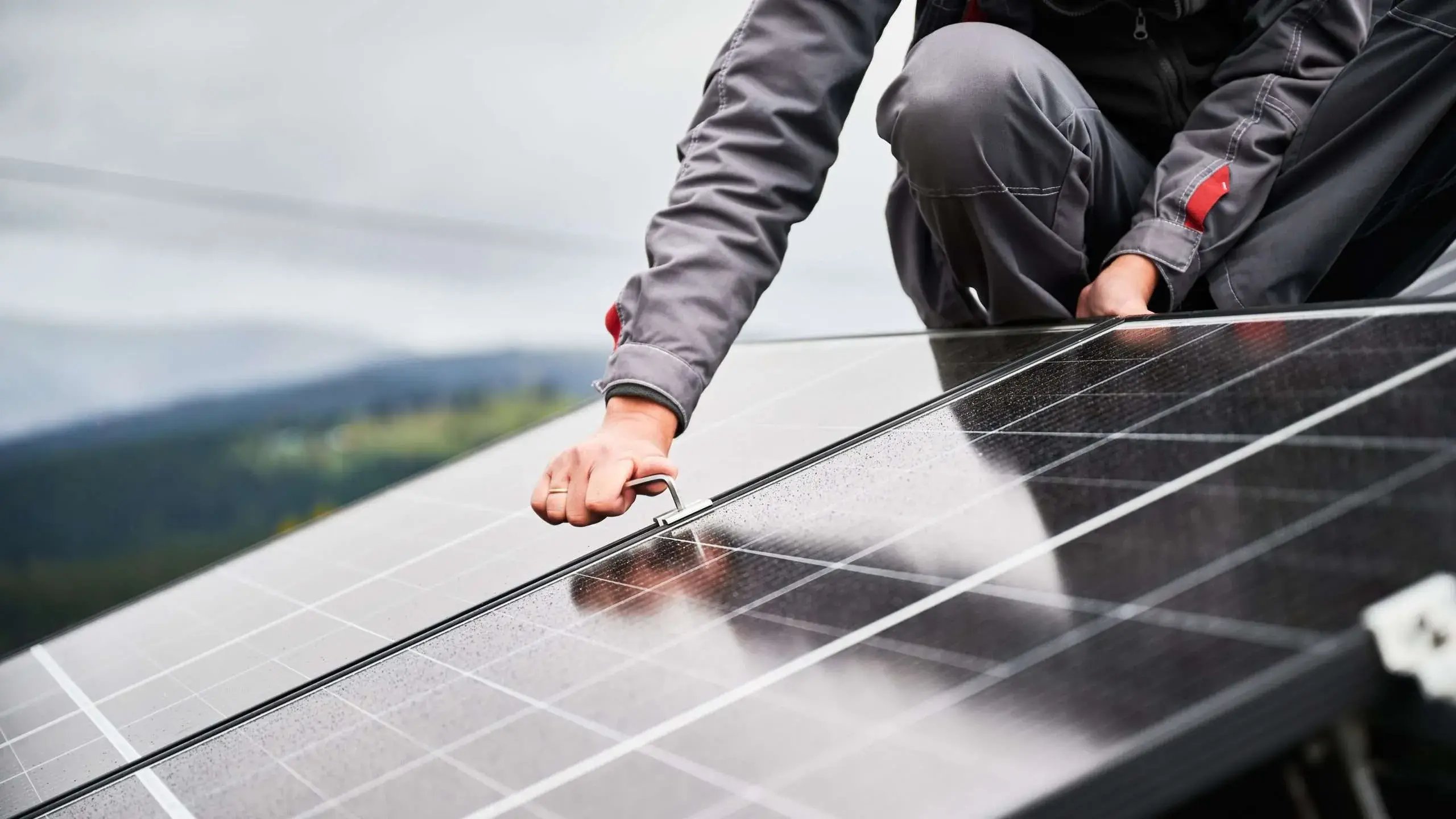 Solar-Roof-RoofSmart-Redmond-WA-Subpage-scaled